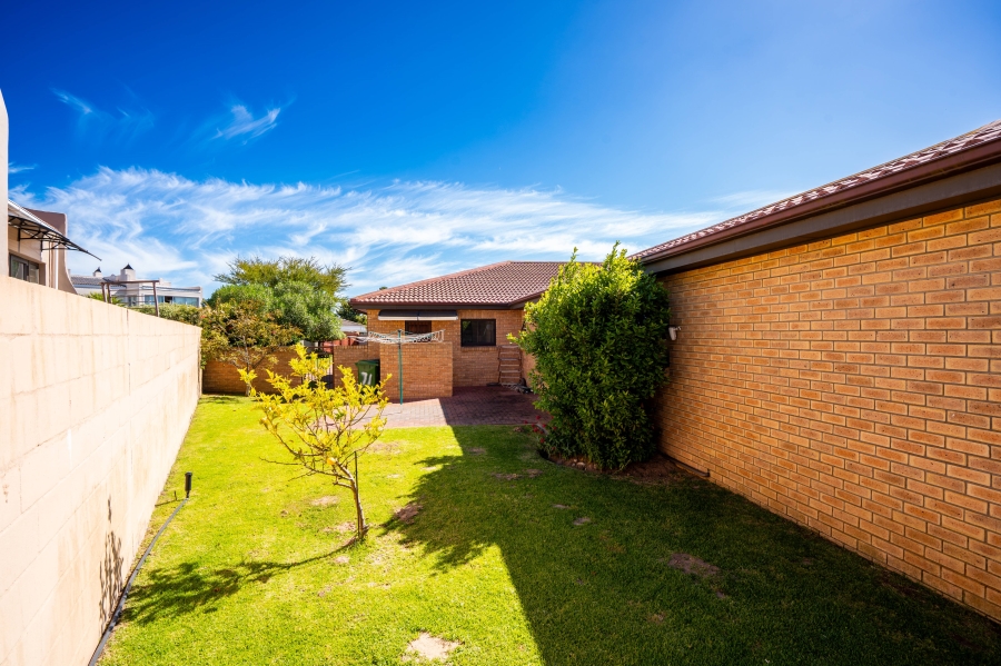 4 Bedroom Property for Sale in Myburgh Park Western Cape